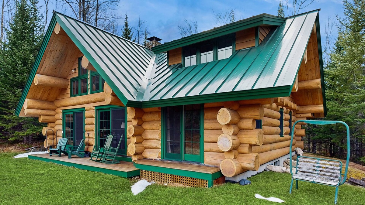 Franconia House | Dreamy, dog-friendly cabin home near Cannon Mountain Ski Resort