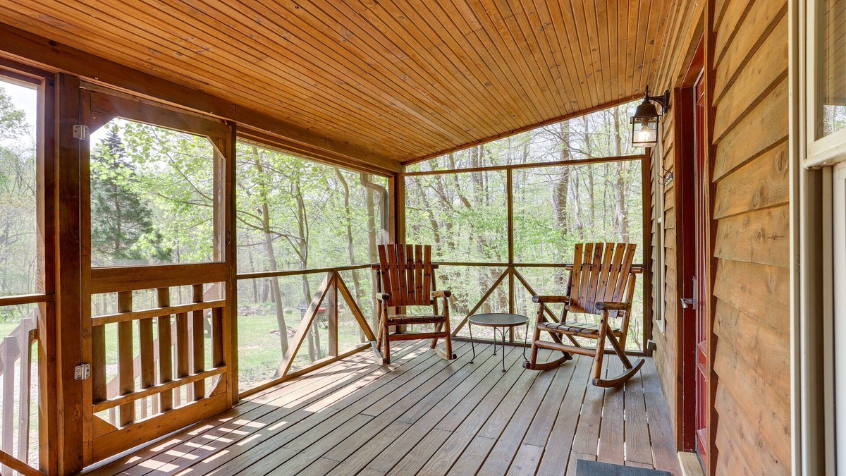 Taswell Cabin | Dreamy Indiana Cabin Rental w/Shared Amenities!