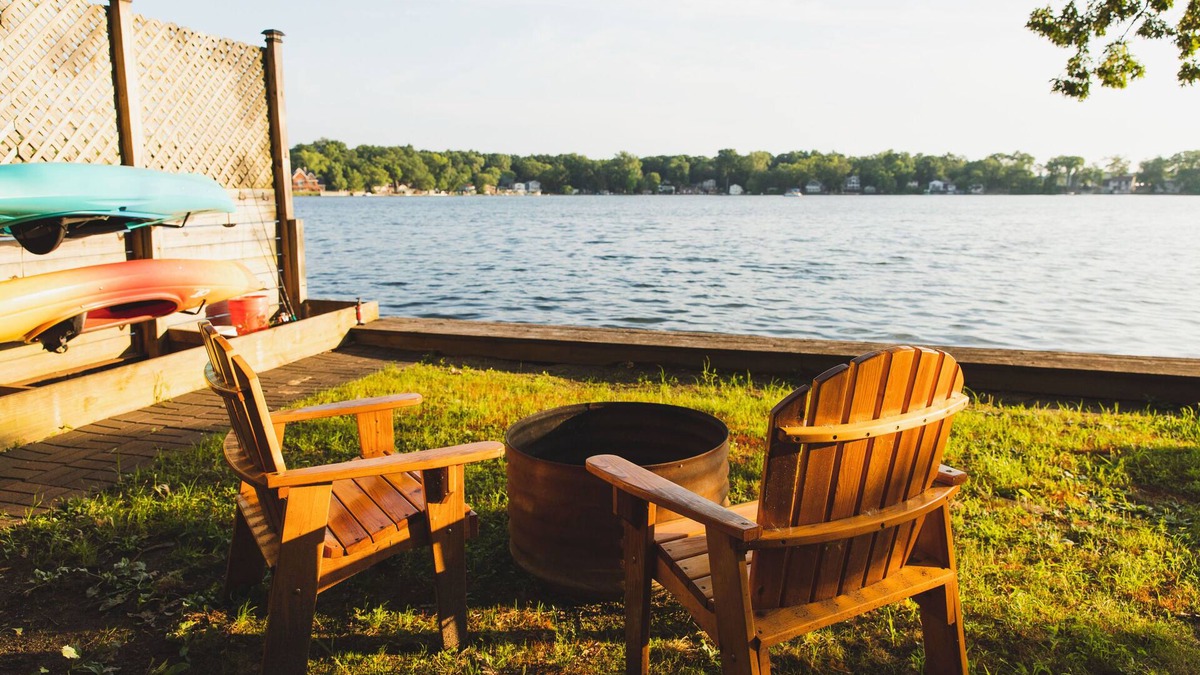 Brighton Cottage | Dreamy lakefront cottage - 20 min from Ann Arbor!