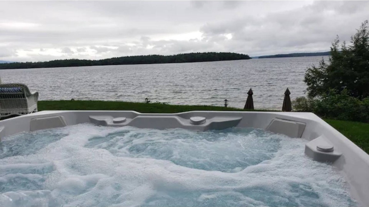 Gilford House | Dreamy Lakefront Getaway, Beach, Skiing,Hiking GIC
