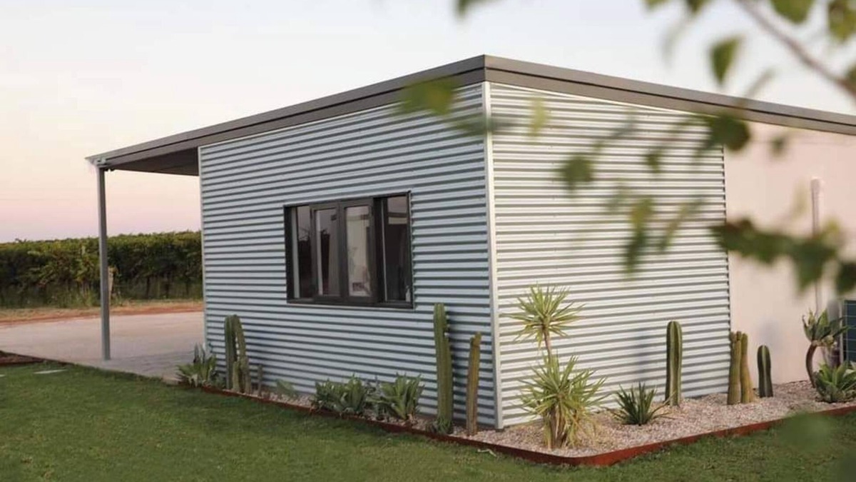 Barmera Cottage | Dreamy Staiz-Riverland Abode. Nestled amongst the vines, your vineyard vacation.