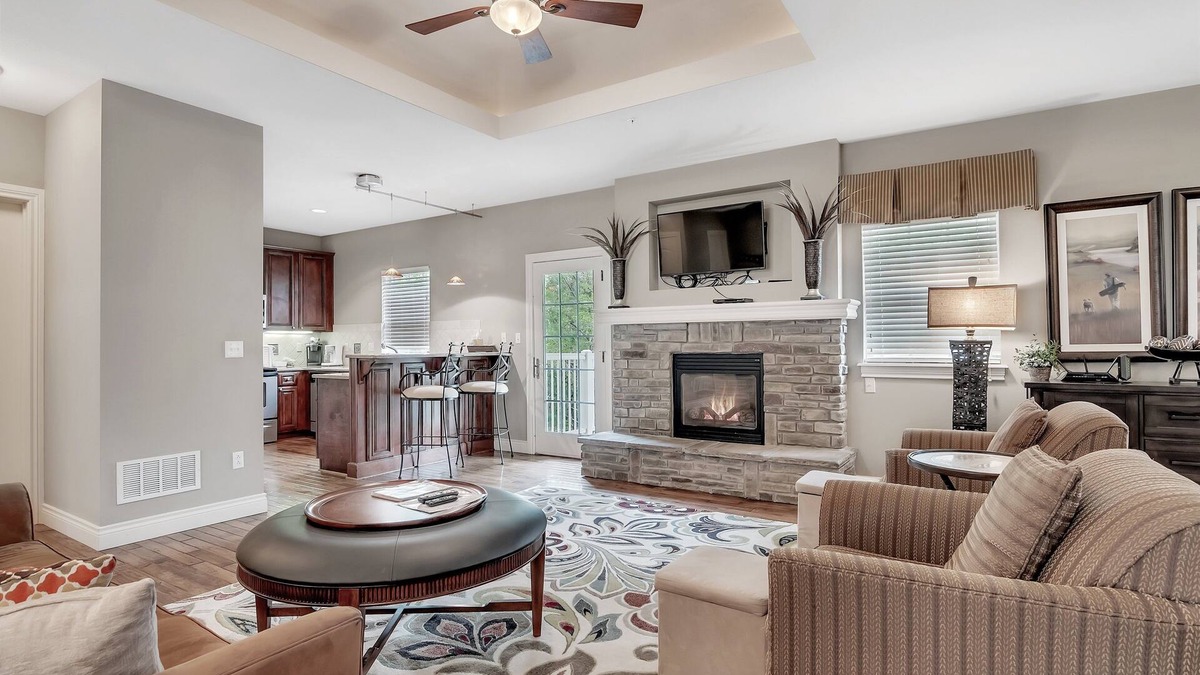 Branson Villa | Dreamy Villa Located Close to the Branson RecPlex! Come and Stay and Play!
