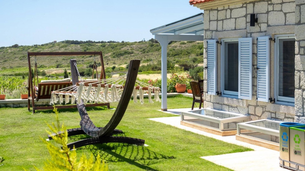 Bozcaada House | Dreamy Villa near Beach with Backyard in Bozcaada