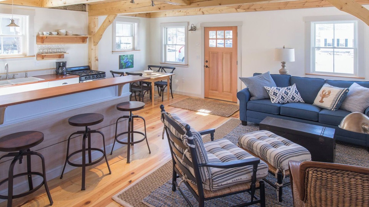 Camden Apartment | Dreamy, walk to everywhere village post and beam get away