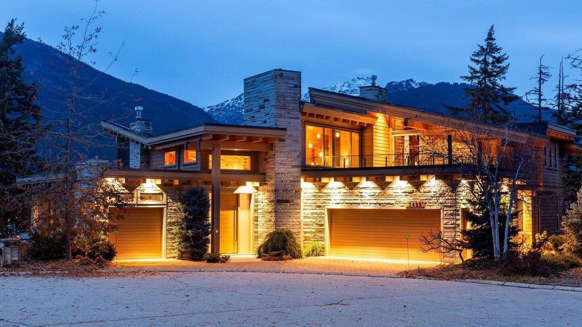 Whistler Ski Chalet | Dreamy Whistler Chalet with Hot Tub and Gorgeous Mountain Views