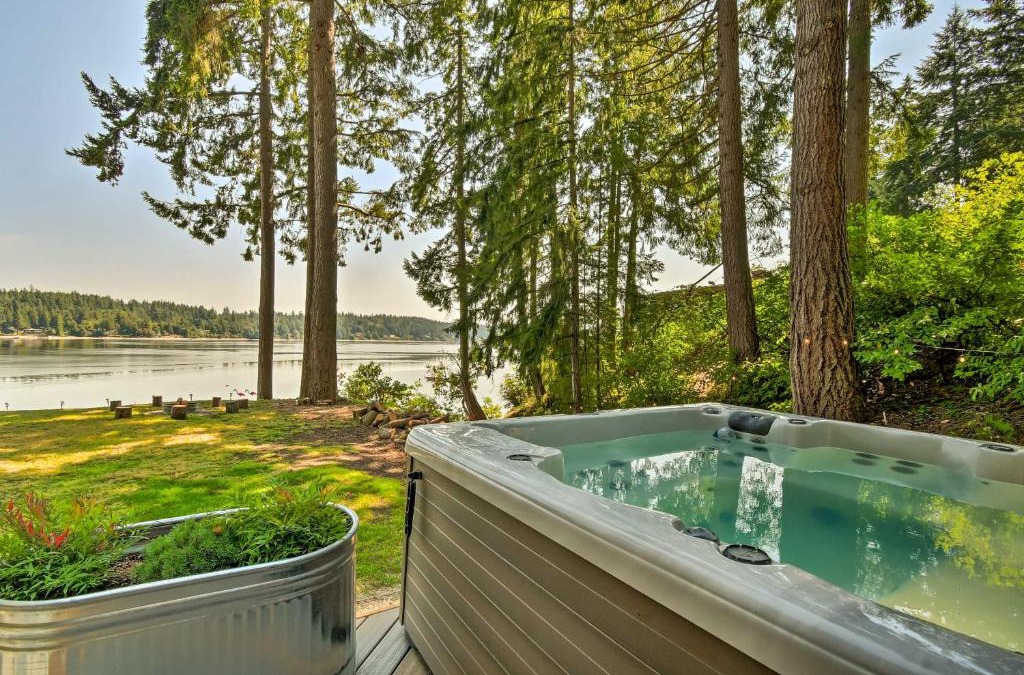 Olympia House | Dreamy Wooded Cabin with Private Beach and Kayaks!