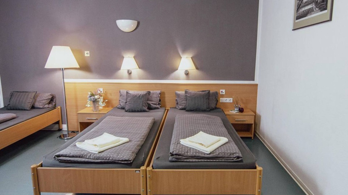 Dorfstadt House | Dreibettzimmer, Dusche, WC, Balkon - Green Night