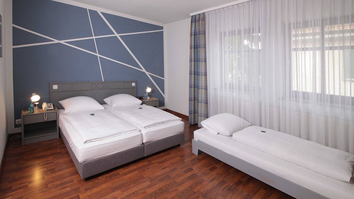 Erlangen Cottage | Dreibettzimmer - Art Hotel Erlangen