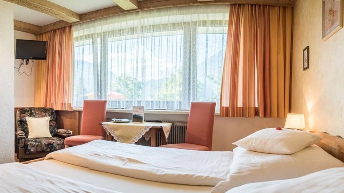 Buch in Tirol Cottage | Dreibettzimmer - Haus Christine