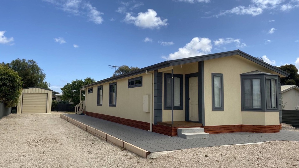 Melville House | Drift Away @ Coobowie (350m from beach & pet friendly)