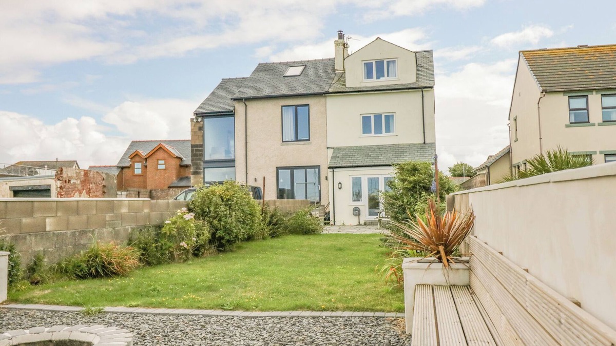 Barrow-in-Furness Cottage | DRIFTWOOD, 23 ROA ISLAND, family friendly in Roa Island