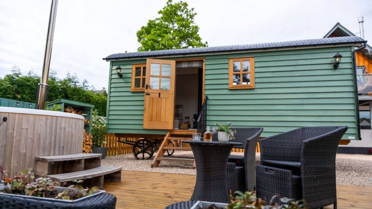 Corpach Cabin | Driftwood and Hot Tub