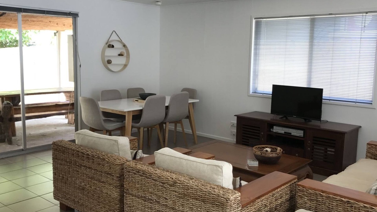 Brisbane Waterfront House | Driftwood Beach Holiday House -Coochiemudlo Island