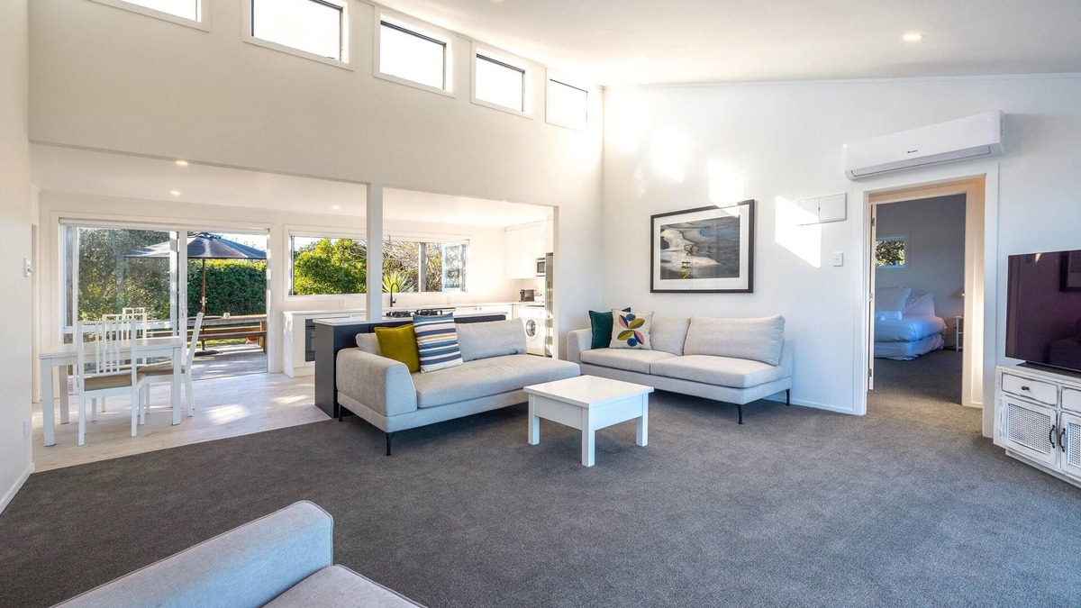 Blackpool House | Driftwood Beach House - Driftwood Beach House is a newly renovated modern family home with three bedrooms, two bathrooms a large kitchen and a spa pool. Located on the shores of Blackpool Beach in Oneroa on a quiet (access only) road this is a beauti