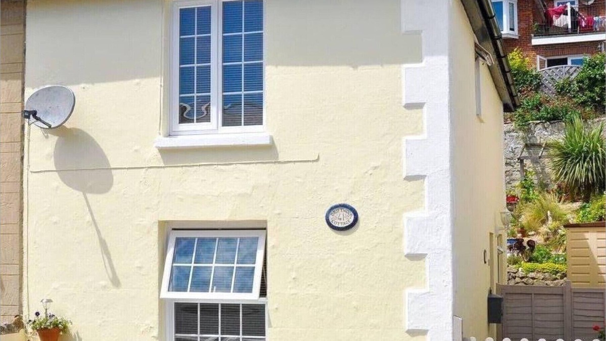 Ventnor Cottage | Driftwood Cottage. A traditional Isle of Wight Cottage with 15% Ferry Discount.
