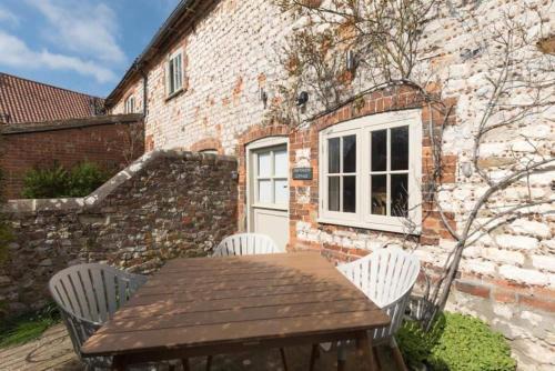 Holme House | Driftwood Cottage Holme next the sea pets go free