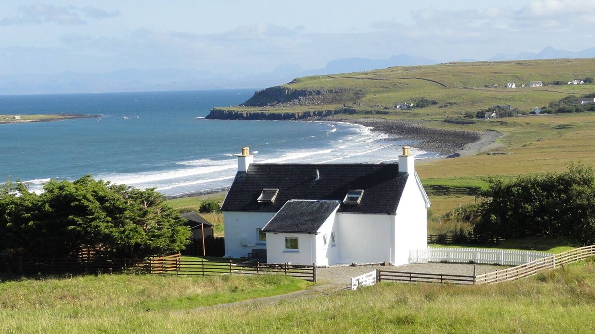 Digg Cottage | Driftwood Cottage Skye, 2 bedroom , Spectacular Seaview, close to Quiraing