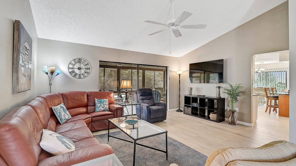 Whitfield House | Driftwood Dream- your perfect getaway!