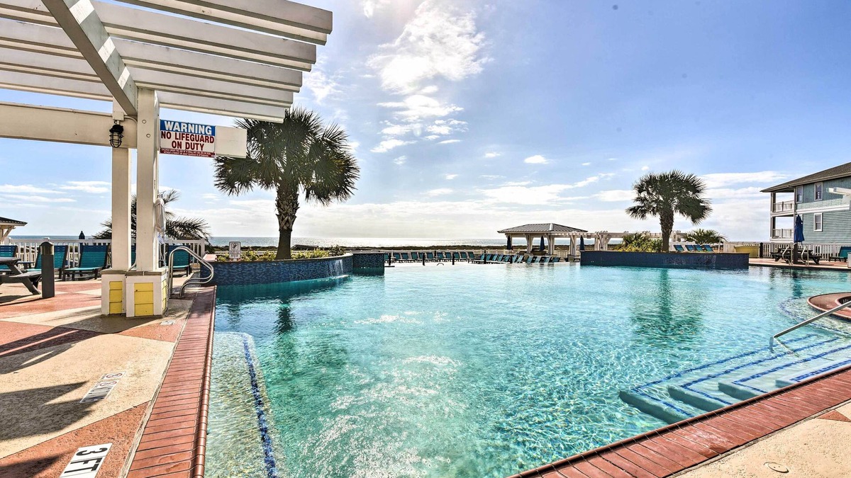 Red Fish Cove Apartment | 'driftwood' Galveston Resort Escape w/Deck & View