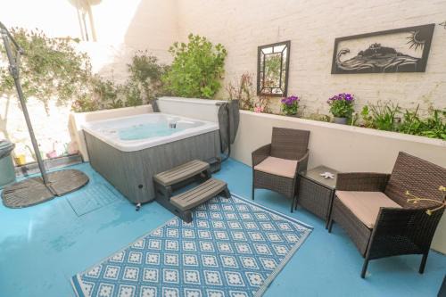Marazion Apartment | Driftwood