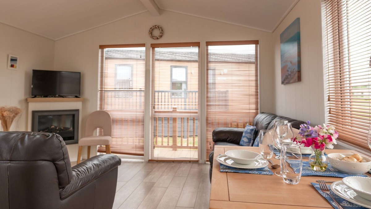 Mullacott Cabin | Driftwood Lodge - 2 Bed-Sleeps 4-TJS21OV
