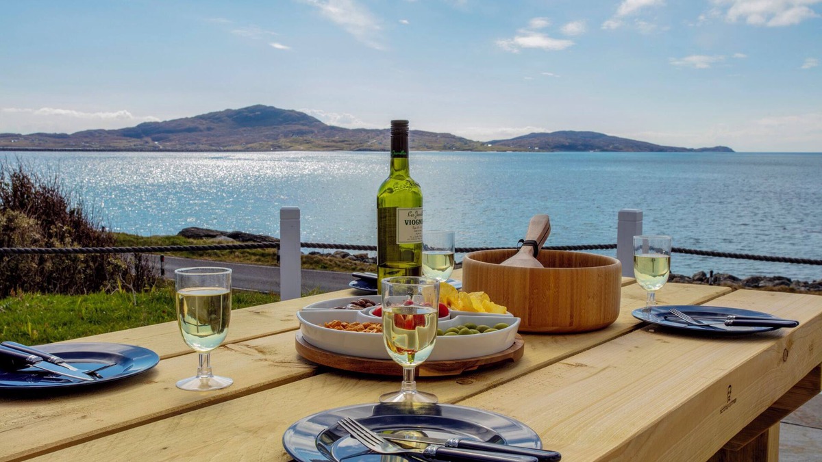 Aisgernis Cottage | DRIFTWOOD, pet friendly, with a garden in Eriskay, South Uist