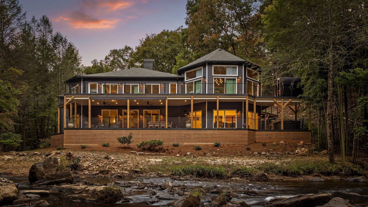 McCaysville Villa | Driftwood Rapids Villa - Modern Waterfront 6 BR Oasis with Private Pool