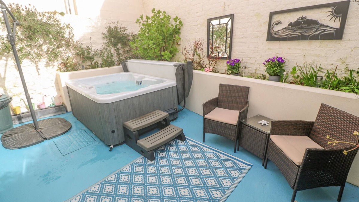 Marazion Cottage | DRIFTWOOD, romantic, character holiday cottage in Marazion