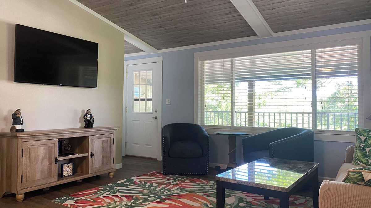 Lake Ozark Condo | DRIFTWOOD SHORES UNIT 2 tropically inspired 2 BR condo close to everything!