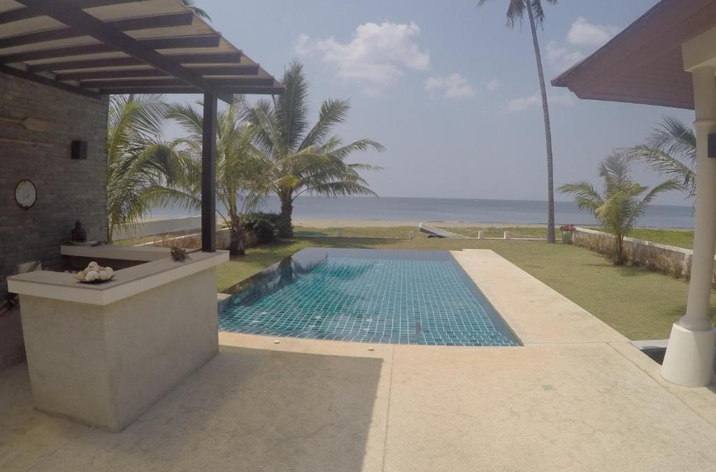 Talingchan Villa | Driftwood Villa