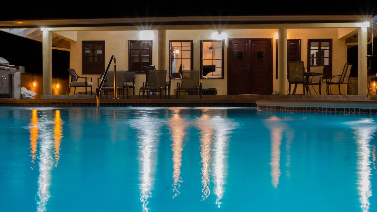 Canaan Villa | Driftwood85 is a three bedroom villa with all amenities and large saltwater pool