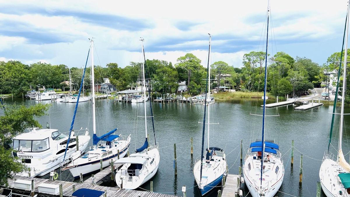 Niceville Apartment | Drop Anchor Cozy Winter Getaway