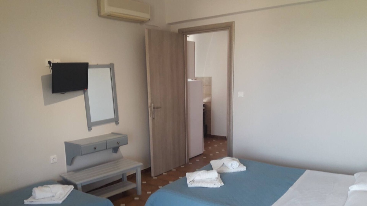 Mavrovouni Apartment | Drossia # 10 - One Bedroom Apartment, Sleeps 5
