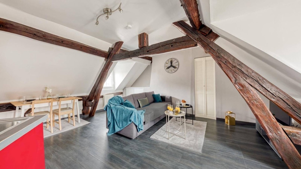Dreux Apartment | Drouais Night