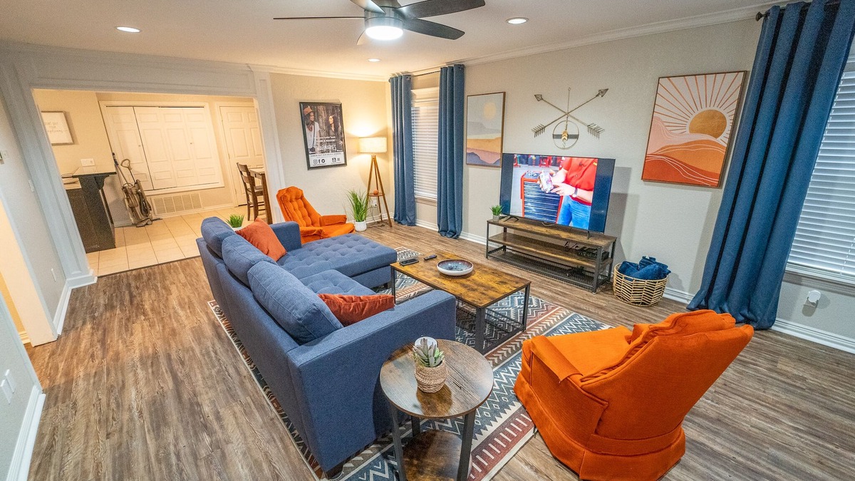 Chickasha House | Drover House | by USAO | Pool | King Bed | W/D