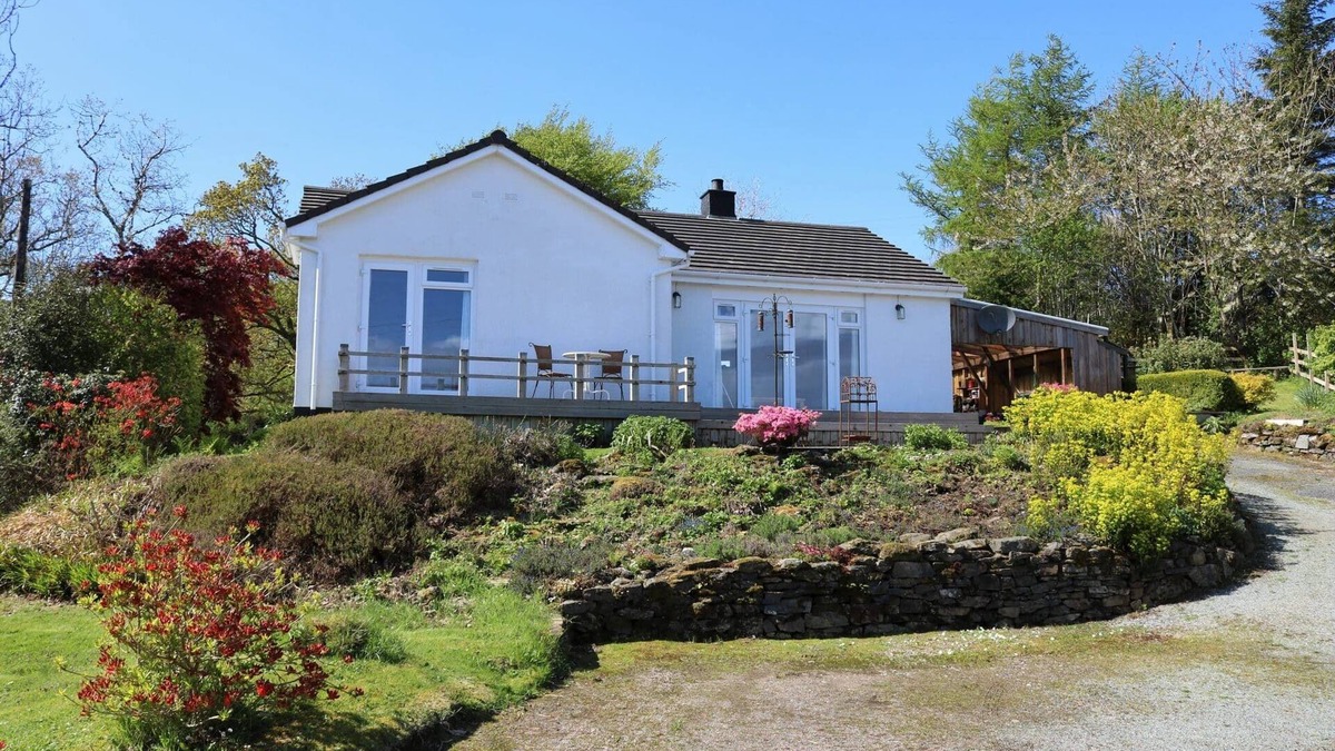Breakish House | Drumgarry - Skye house with breathtaking sea views.