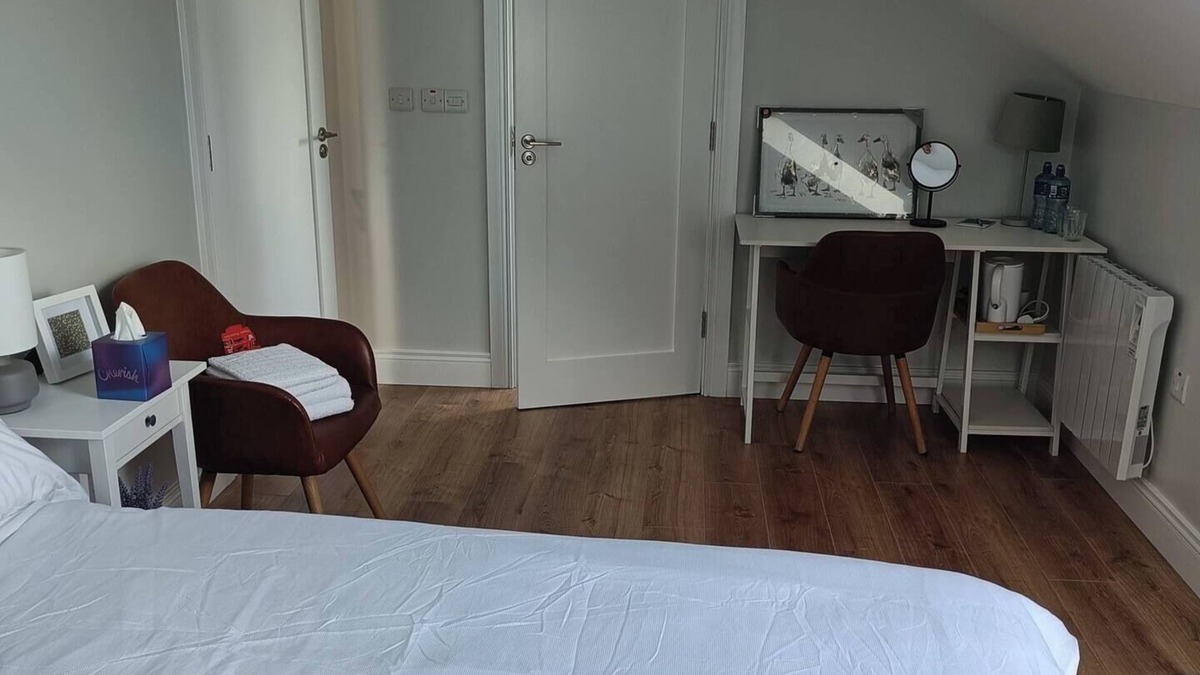 Darragh Apartment | Drumquin Accommodation Room 3