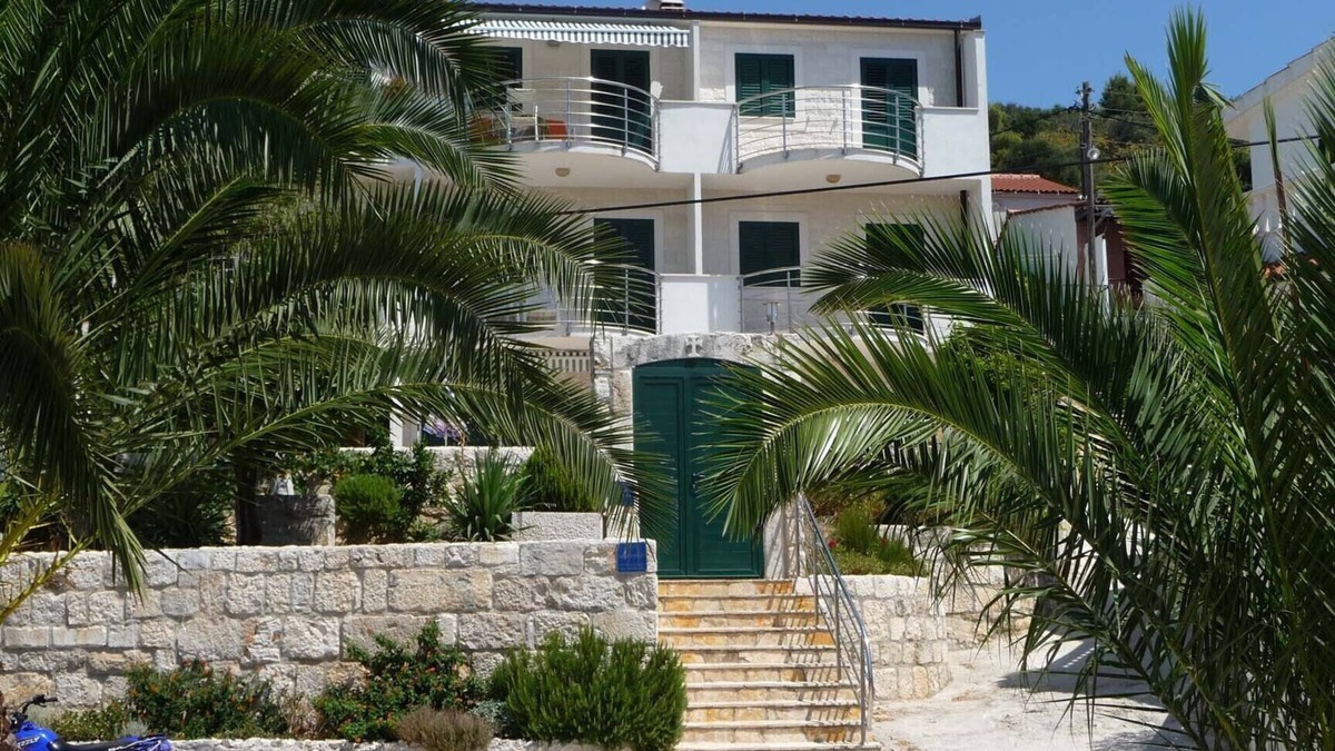 Veliki Drvenik Apartment | Drvenik island is a beautiful island in Trogir archipelagos