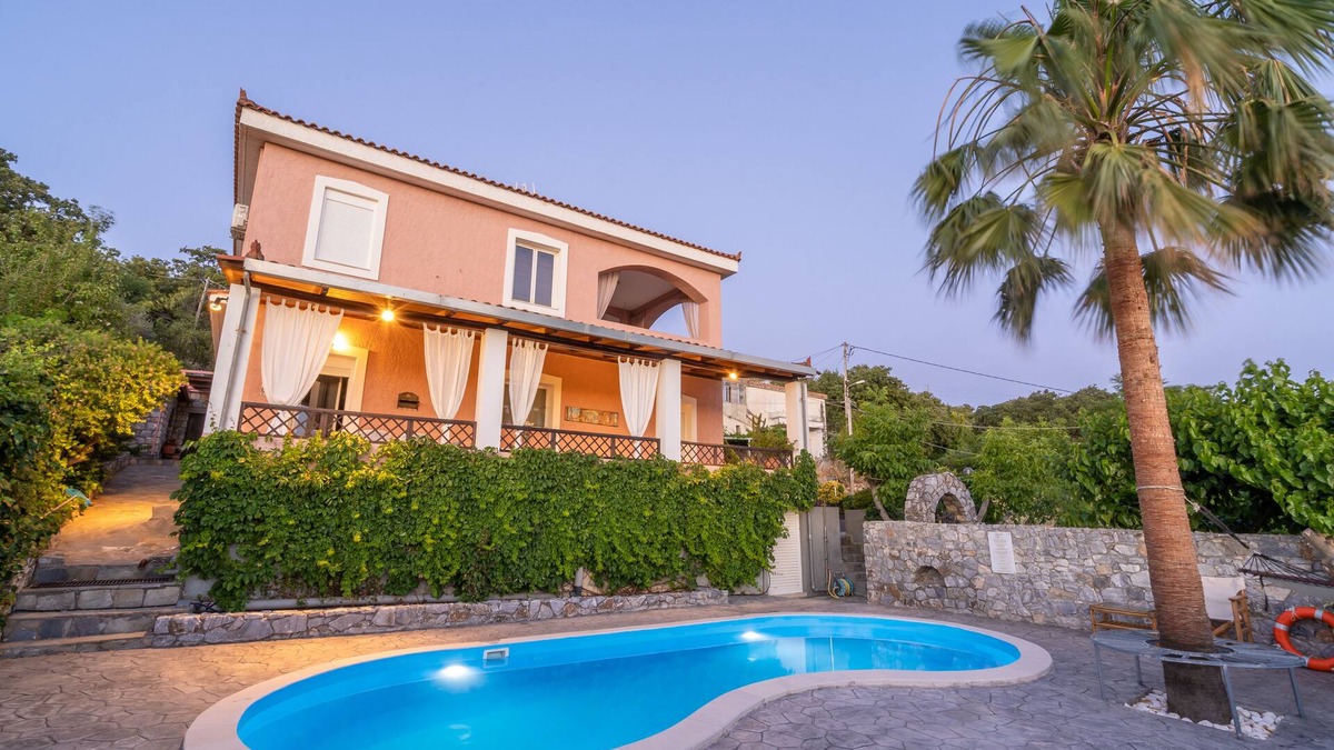 Armenoi Villa | Dryades Villa. Located 8 km away from the beach of Rethymnon