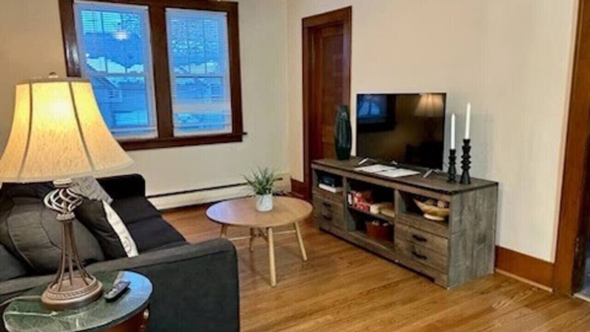 Libertyville Apartment | DT Libertyville Apt near Naval Base w/50" TV!