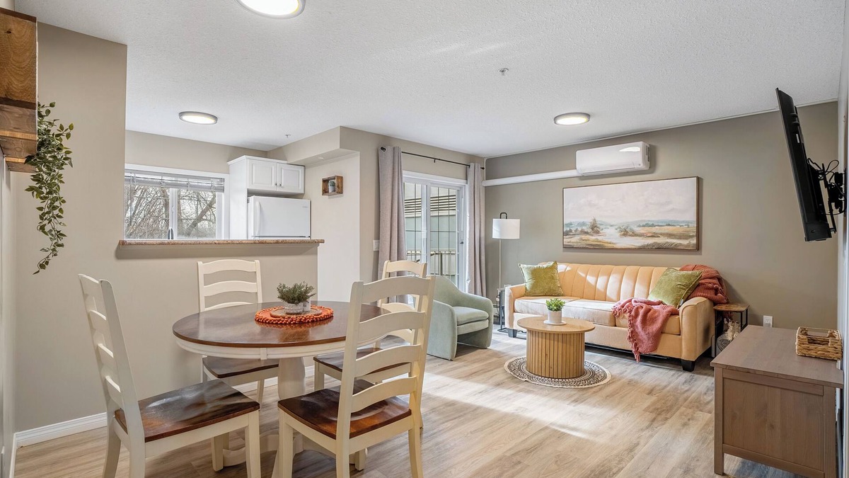 East Village Condo | DT Riverside condo near Saddledome, UG parking, AC, 2 bedrooms