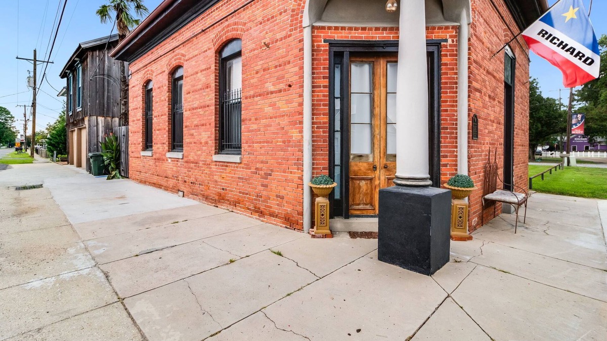 Scott Apartment | DT Scott-TWO Historic Units: Old Bank + Studio