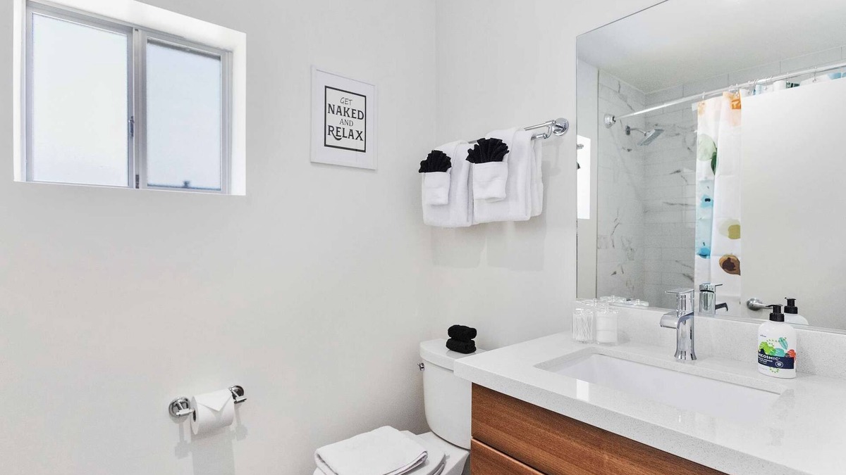 Roosevelt Condo | DTPH Modern Designer Studio - Pool & Parking -