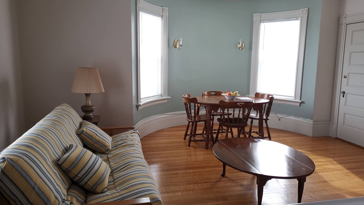 Worcester Apartment | DTWN 1 BDR Apt, free parking, walk to WPI, Palladium, MCPHS