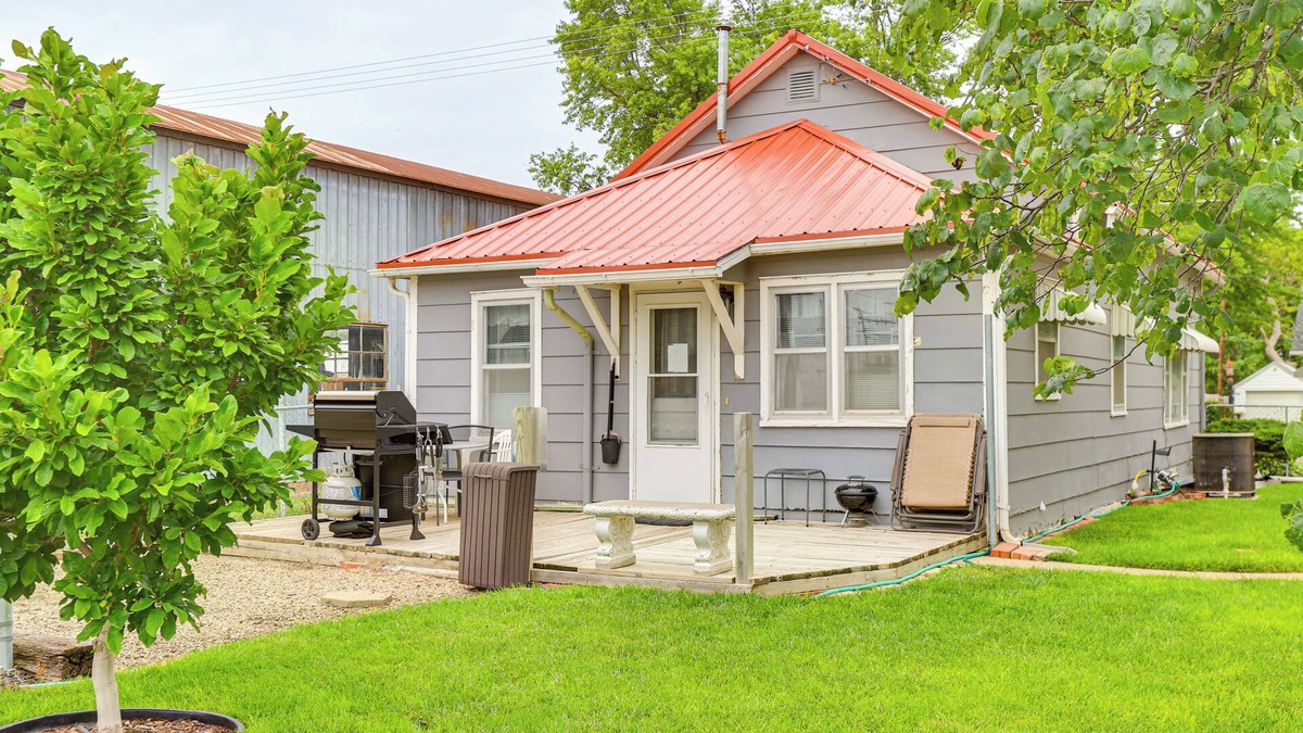 Belleville House | Dtwn Belleville Home w/Yard < 1 Mi to High Banks