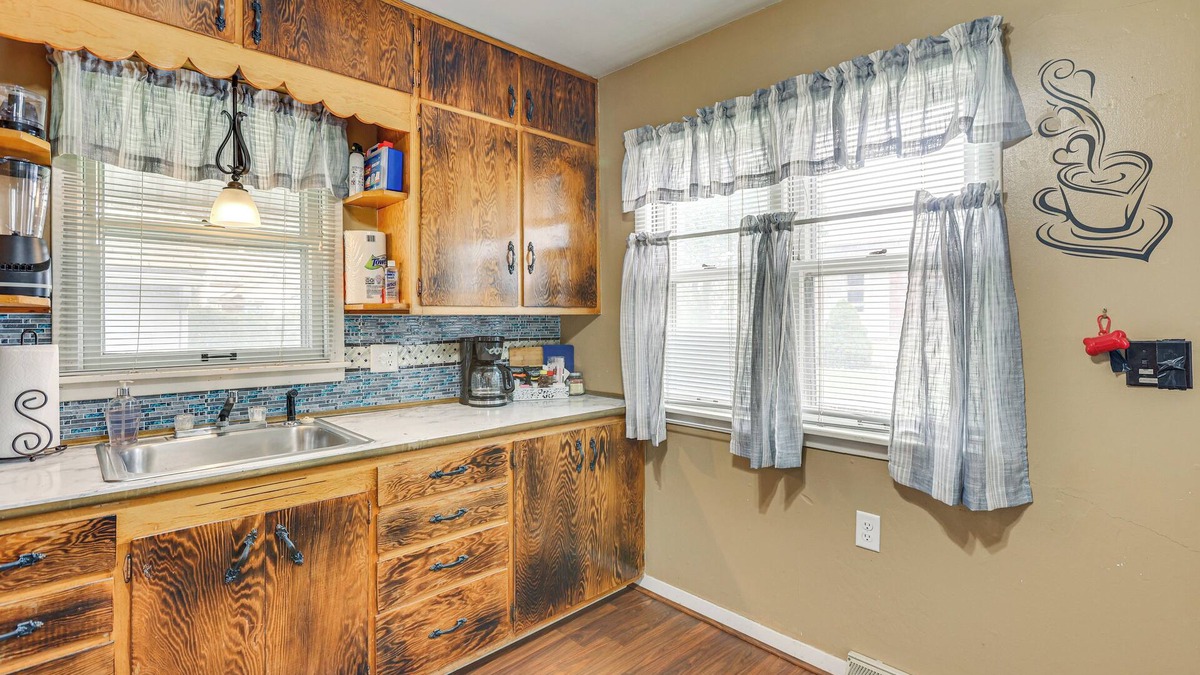 Belleville Cottage | Dtwn Belleville Home w/Yard < 1 Mi to High Banks