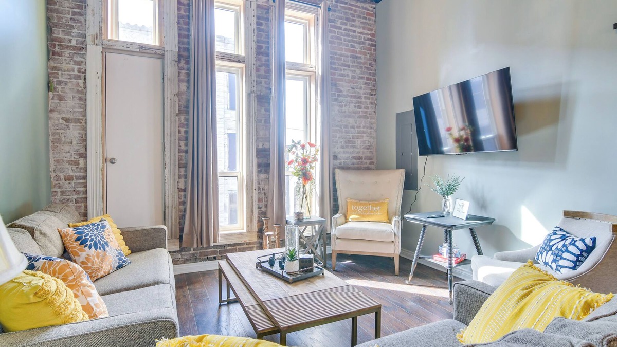 Monett Apartment | Dtwn Loft in the Heart of Monett: Pets Welcome!