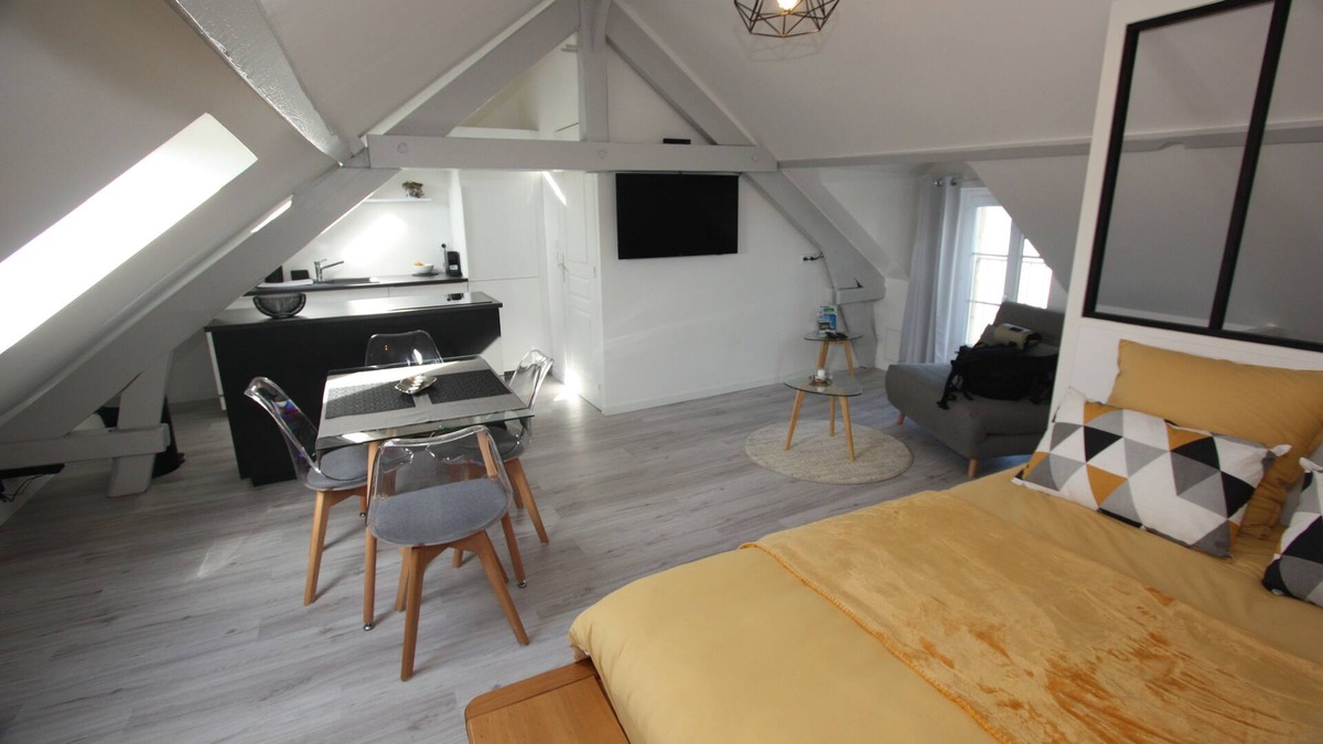 Batz-sur-Mer Apartment | DU SEL A LA VIE, large studio between marsh and ocean
