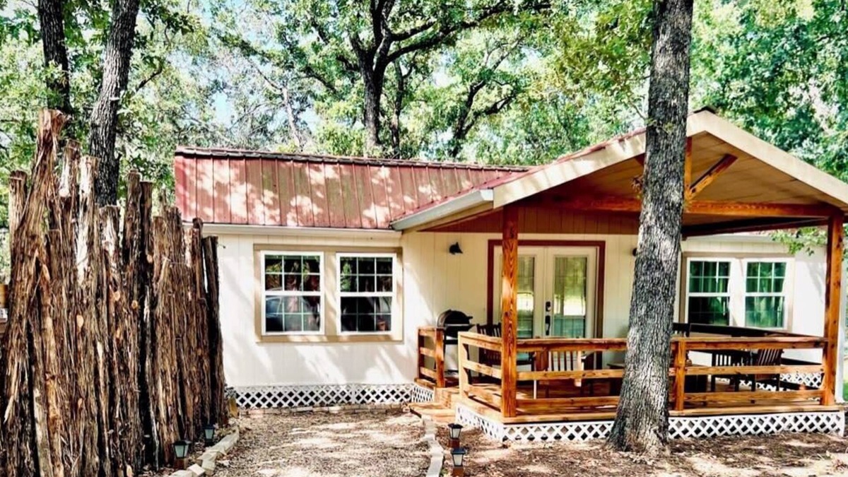 Waco Cabin | Dub's Barn 17min to Magnolia