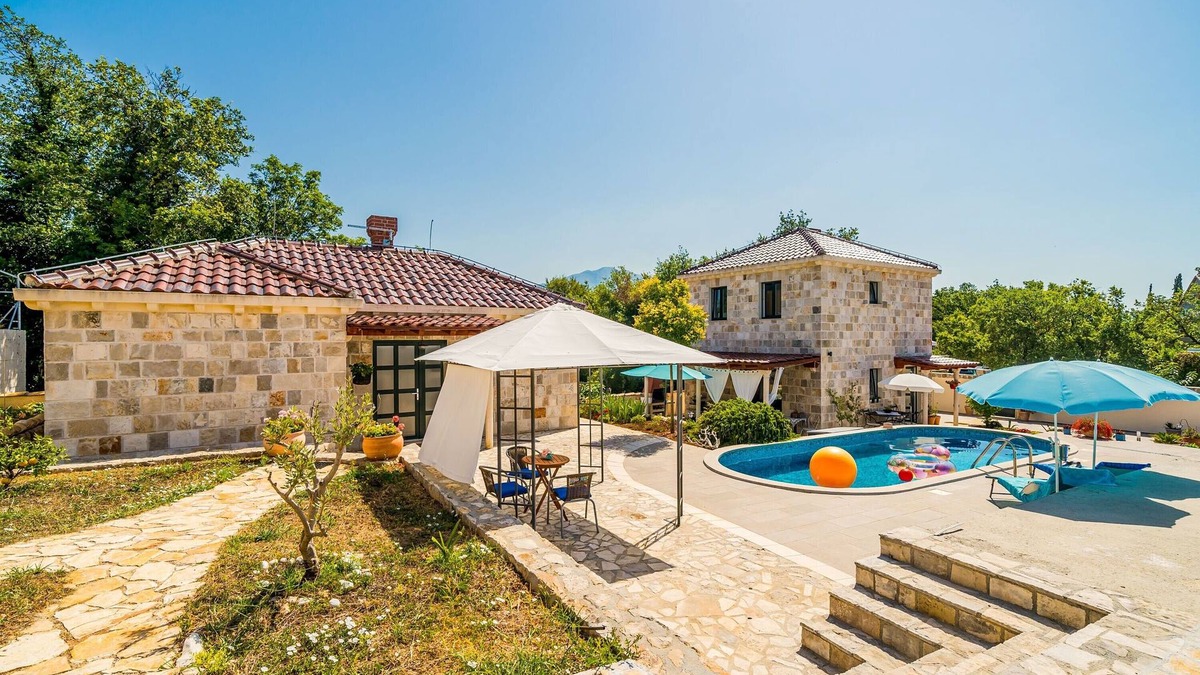 Mocici House | Dubrovnik Chalets - Four Bedroom Holiday Home with Swimming Pool